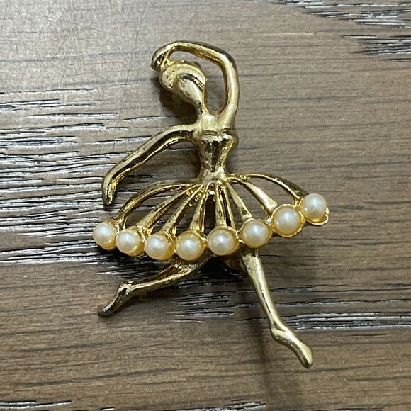 Vintage Dancing Ballerina Brooch Pin Goldtone Faux Pearl Estate Jewelry Ballet - Picture 1 of 4